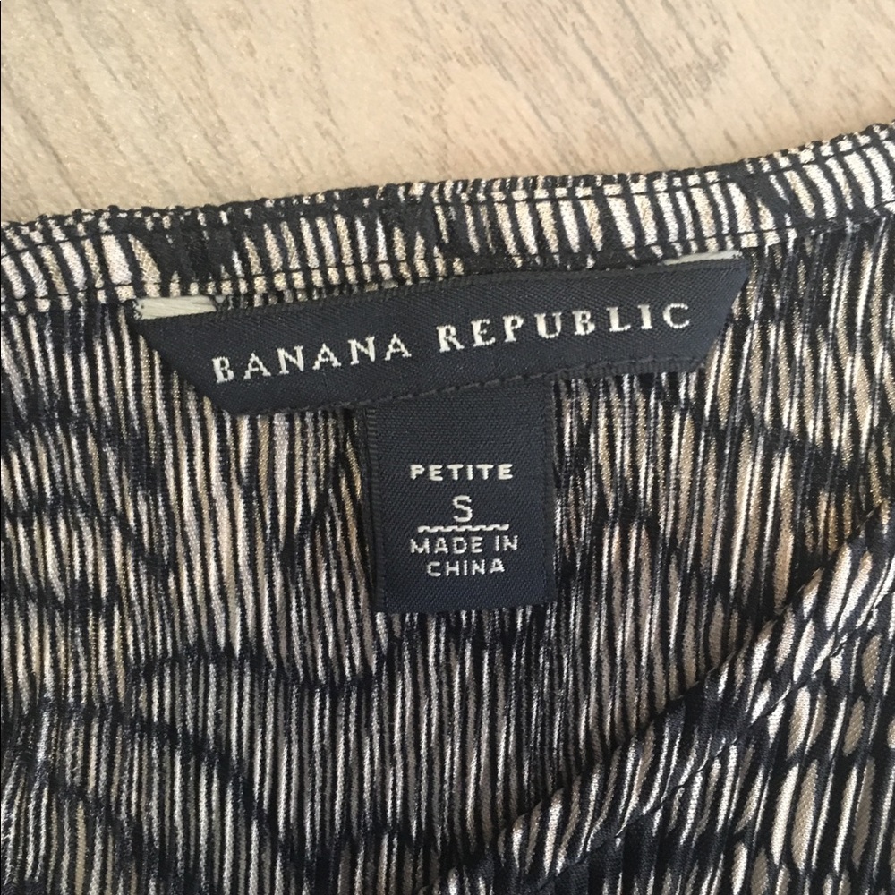 NWOT Banana Republic Sleeveless Blouse - Picture 3 of 3